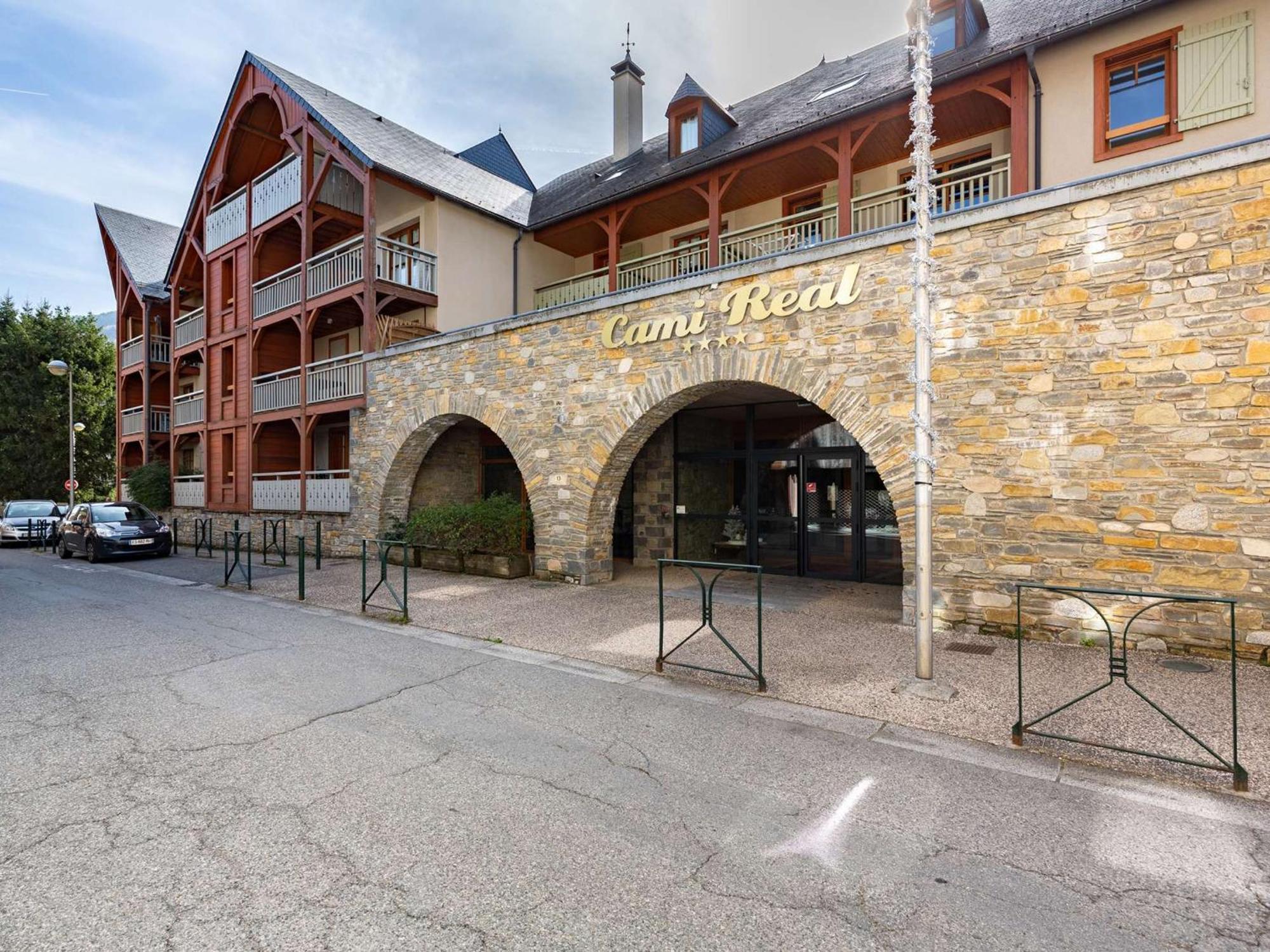 Appartement Duplex Centre Saint-Lary Avec Piscine, Sauna Et Parking - Fr-1-296-395 Exteriör bild